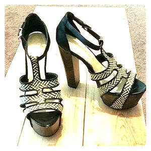 Jessica Simpson platforms